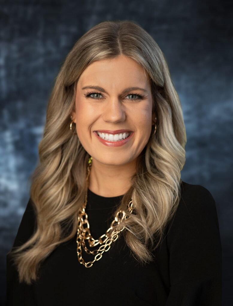 Portrait Headshot of Jenny Meyer