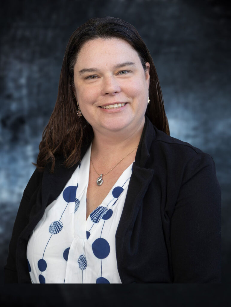 Portrait Headshot of Robyn Lorfink